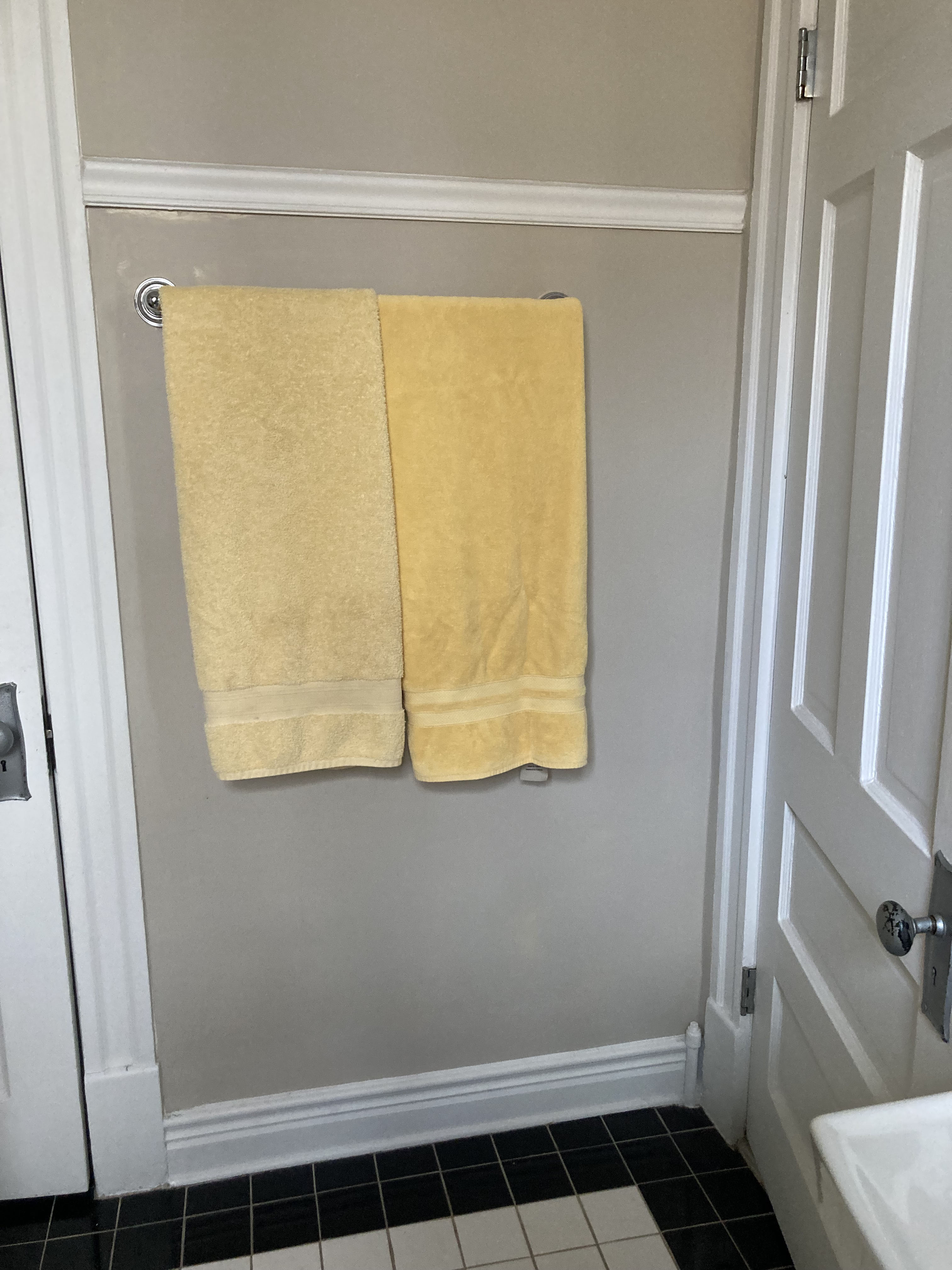 2nd floor bathroom before renovation